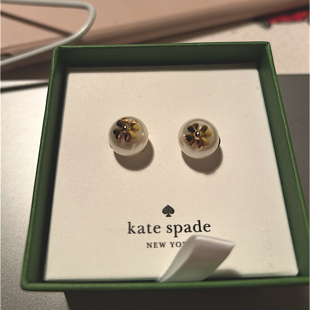 NWT Kate spade pearl/gold earrings